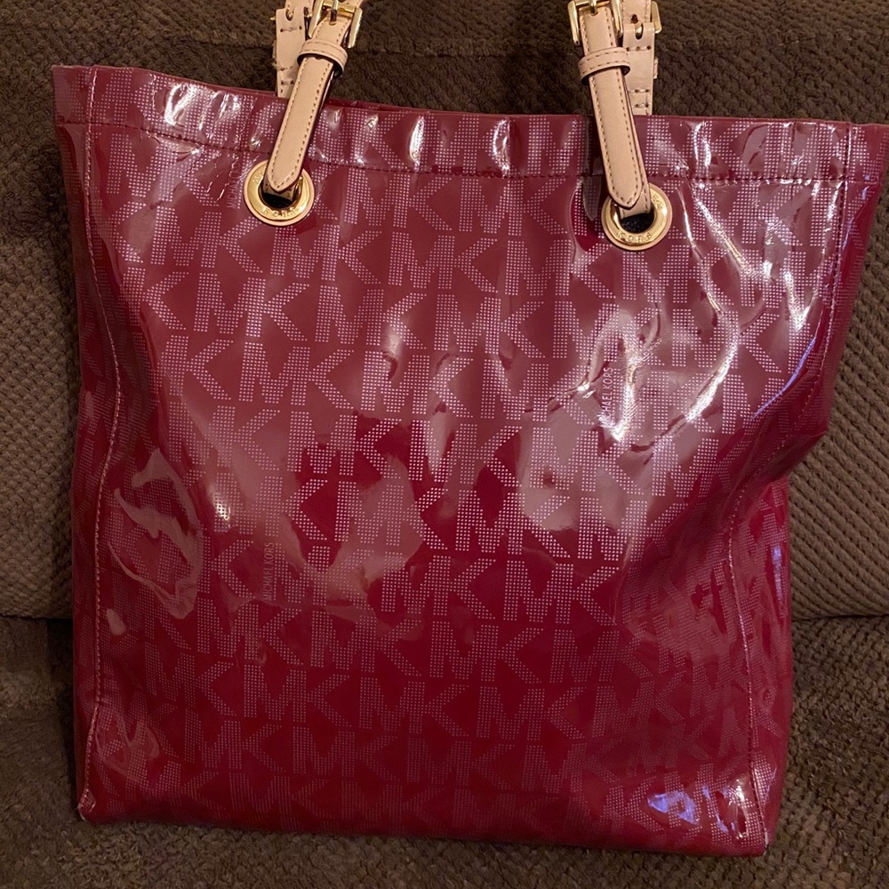 Gorgeous Michael Kors purse and wallet bundle!!